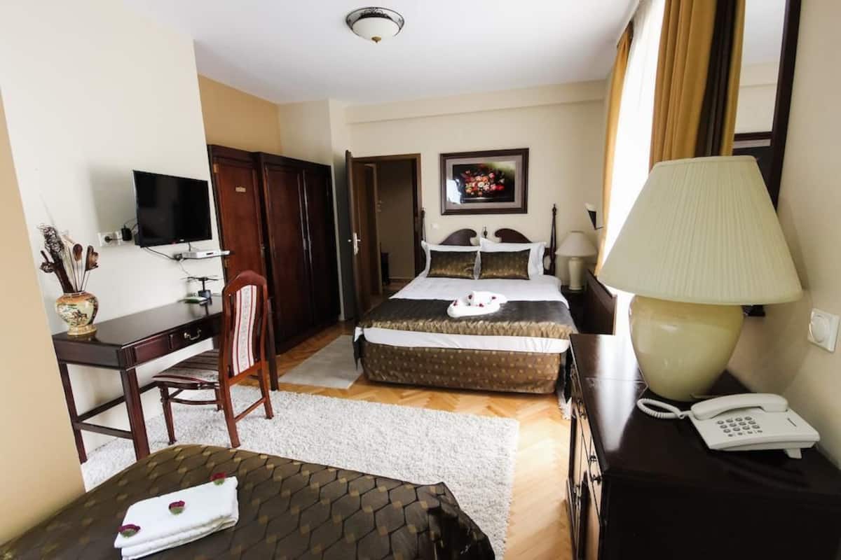 Luxury Triple Room, Private Bathroom, Mountain View