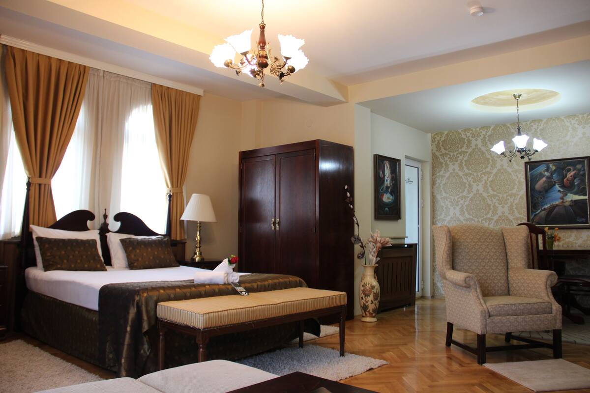 Deluxe Studio, Fireplace, Mountain View