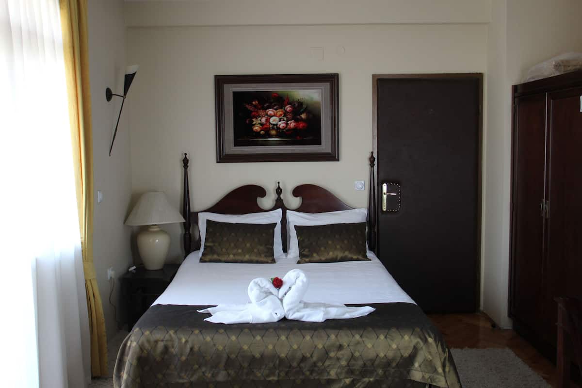 Luxury Triple Room, Private Bathroom, Mountain View