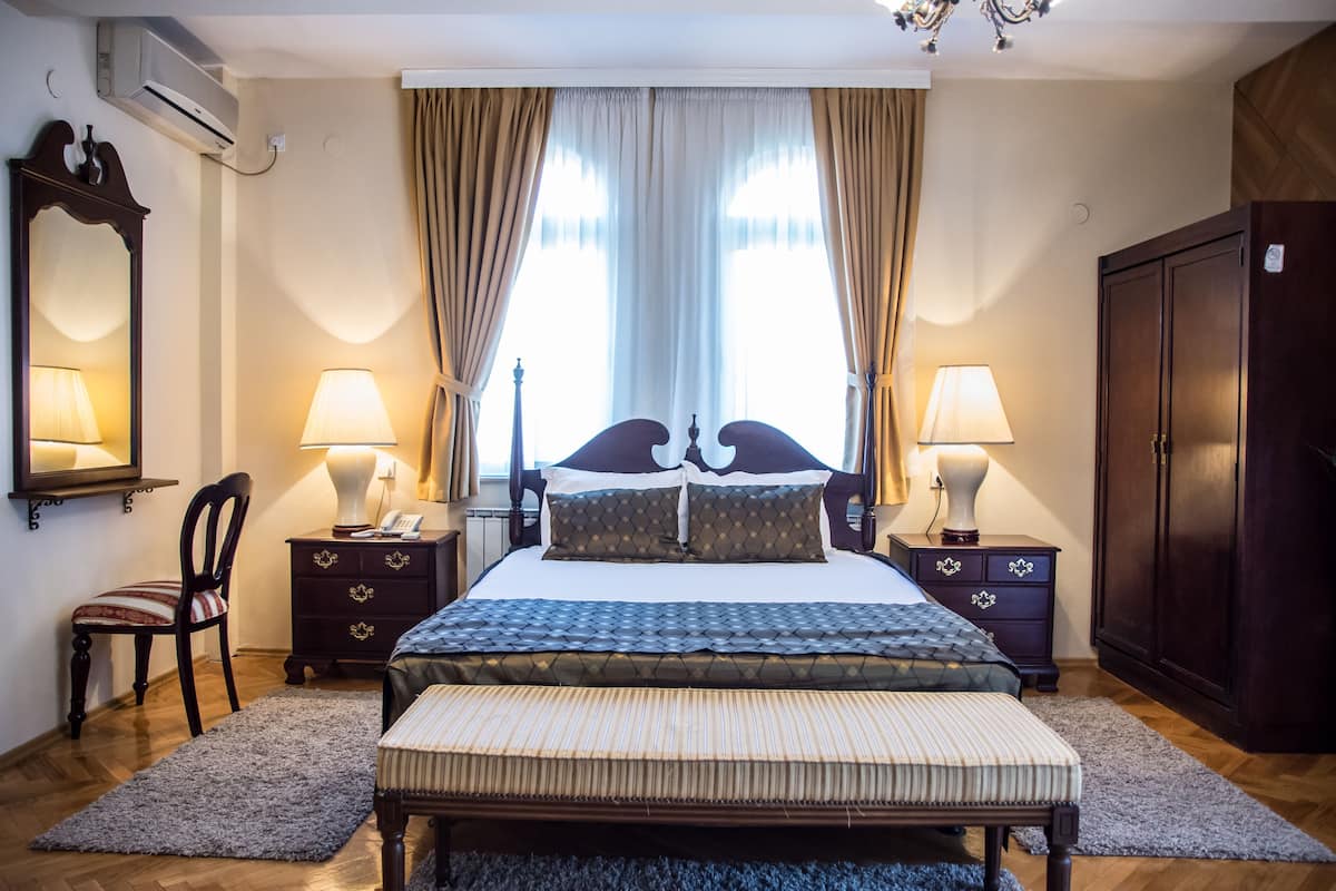 Deluxe Studio, Fireplace, Mountain View