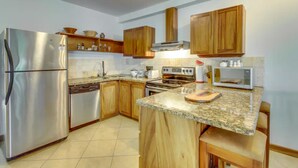 Apartamento conforto, 3 quartos, para não fumantes | Cozinha privada | Cafeteira/chaleira, geladeira grande, micro-ondas, fogão