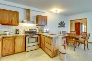Comfort Apartment, 3 Bedrooms, Non Smoking | Private kitchen