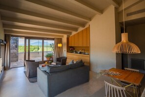 Living area - Hotel Mas Bosch 1526 (Avinyonet de Puigventos)