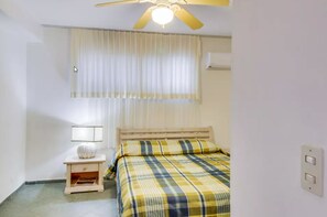 Apartamento conforto, 3 quartos, para não fumantes | 3 quartos, escrivaninha, Wi-Fi de cortesia, roupa de cama