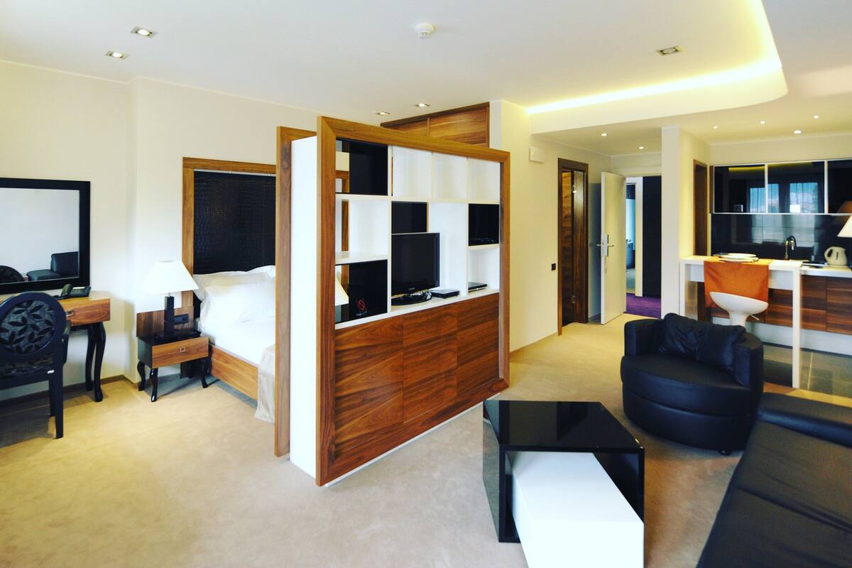 Comfort Studio (Marble Lounge) | Living area | Flat-screen TV