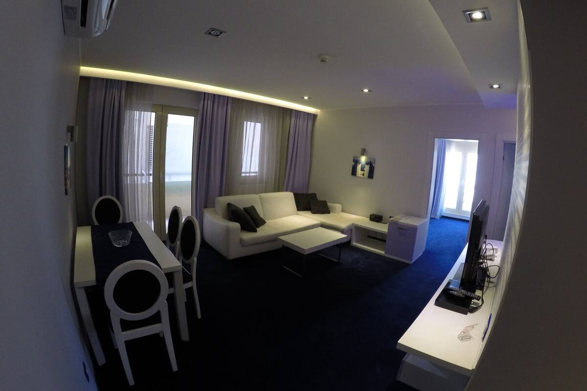 Iron/ironing board, free WiFi, bed sheets
