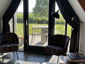 Deluxe Room, 2 Twin Beds | Minibar, free WiFi, bed sheets