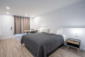 Prestige King | Blackout drapes, free WiFi, bed sheets - Le 2020 (La Malbaie)