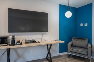 Cortinas blackout, wifi gratis y ropa de cama 