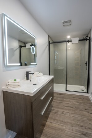 Prestige Queen | Bathroom