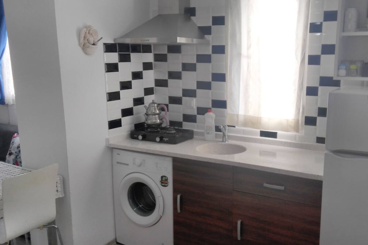 Deluxe-Apartment | Eigene Kochnische | Großer Kühlschrank, Herdplatte, Wasserkocher