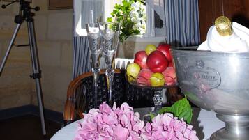 Double Room (Songe d'été) | Soundproofing, iron/ironing board, free WiFi, bed sheets