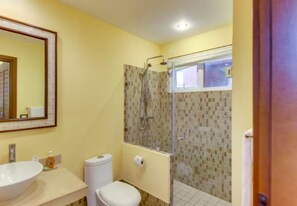 Bathroom - Naxos 16 (Tamarindo)