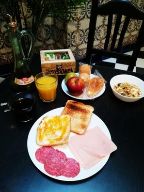 Daily buffet breakfast for a fee - Hostel A2C - Adults Only (Seville)