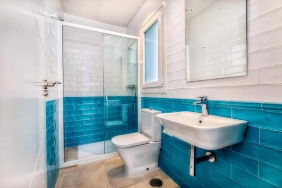 Quadruple Room | Bathroom | Shower, hair dryer
