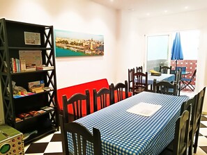 Restaurant - Hostel A2C - Adults Only (Seville)