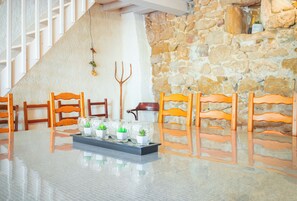 Family dining - Domaine de Prefaissal  (Mezel)