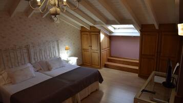 Escritorio, espacio para trabajar con un portátil, wifi gratis