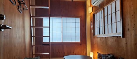 مكتب ومكواة/لوح كي وواي فاي مجانًا وملاءات أسرّة