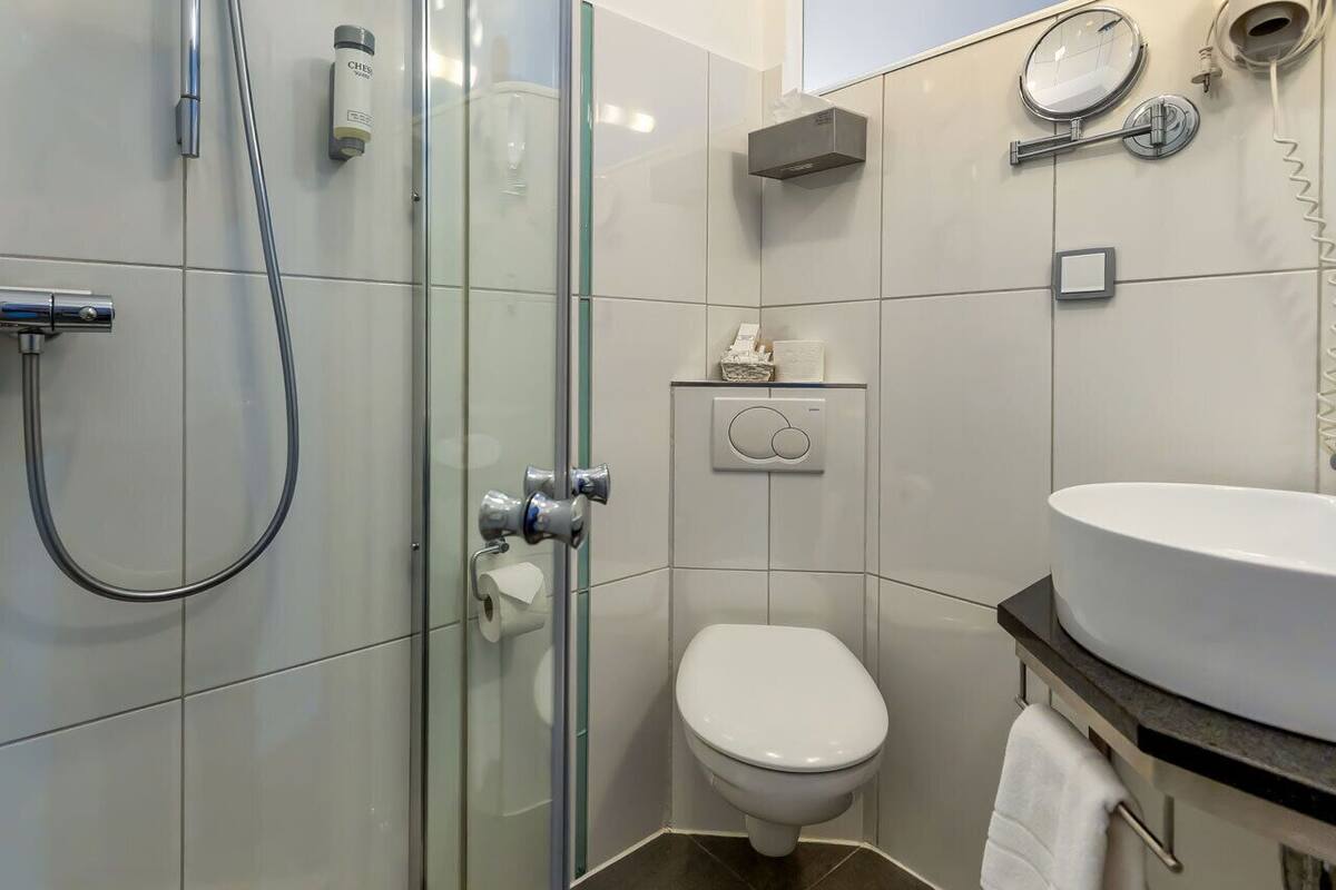 single room | desk, blackout curtains, soundproofing, iron/ironing board