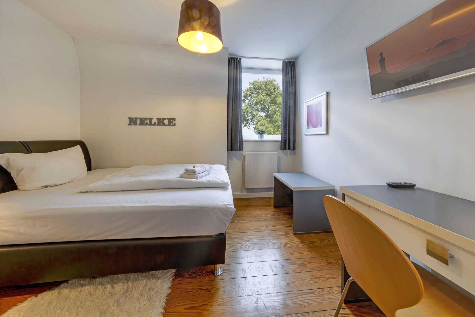 80-cm flat-screen tv with cable channels, tv