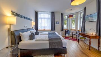 Double Room | Desk, blackout curtains, soundproofing, iron/ironing board