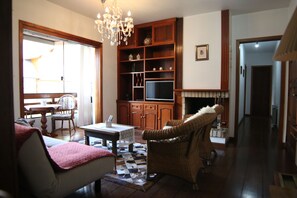 Family Apartment, 2 Bedrooms, Kitchen | Living room - Apartamento no centro de Gramado (Gramado)