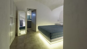 Villa, 1 soverom, spabadekar | Safe på rommet, lydisolert, strykejern/-brett og barnesenger (inkludert)