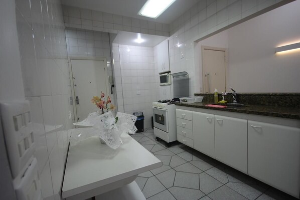 Microwave, stovetop, coffee/tea maker, cookware/dishes/utensils
