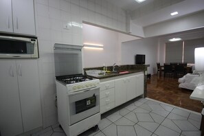 Micro-ondas, cooktop, cafeteira/chaleira