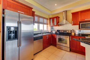 Apartment, 2 Bedrooms | Private kitchen | Full-size fridge, microwave, oven, stovetop