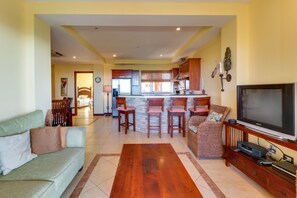 Apartment, 2 Bedrooms | Living area