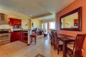 Apartment, 2 Bedrooms | In-room dining