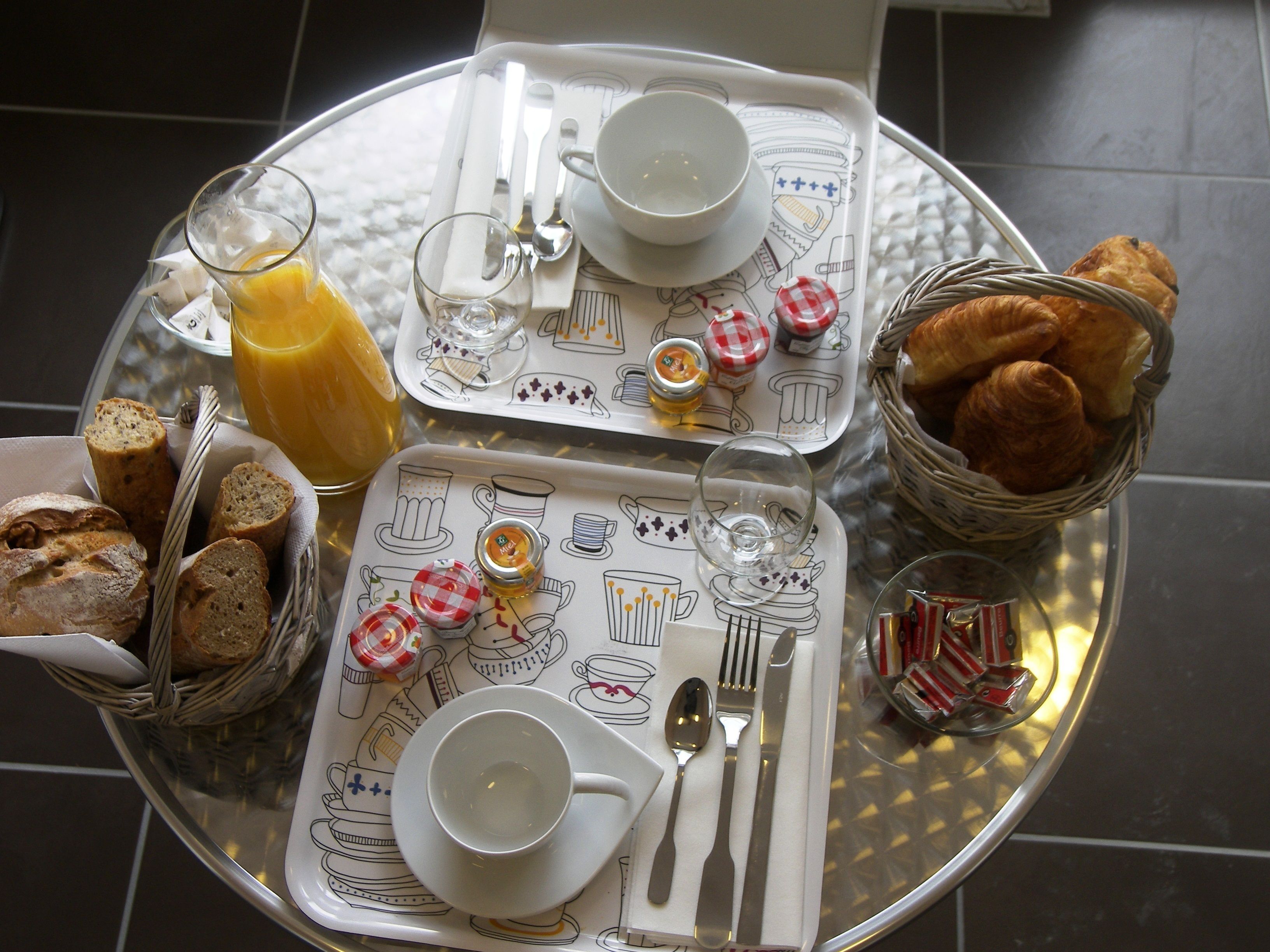 free daily continental breakfast