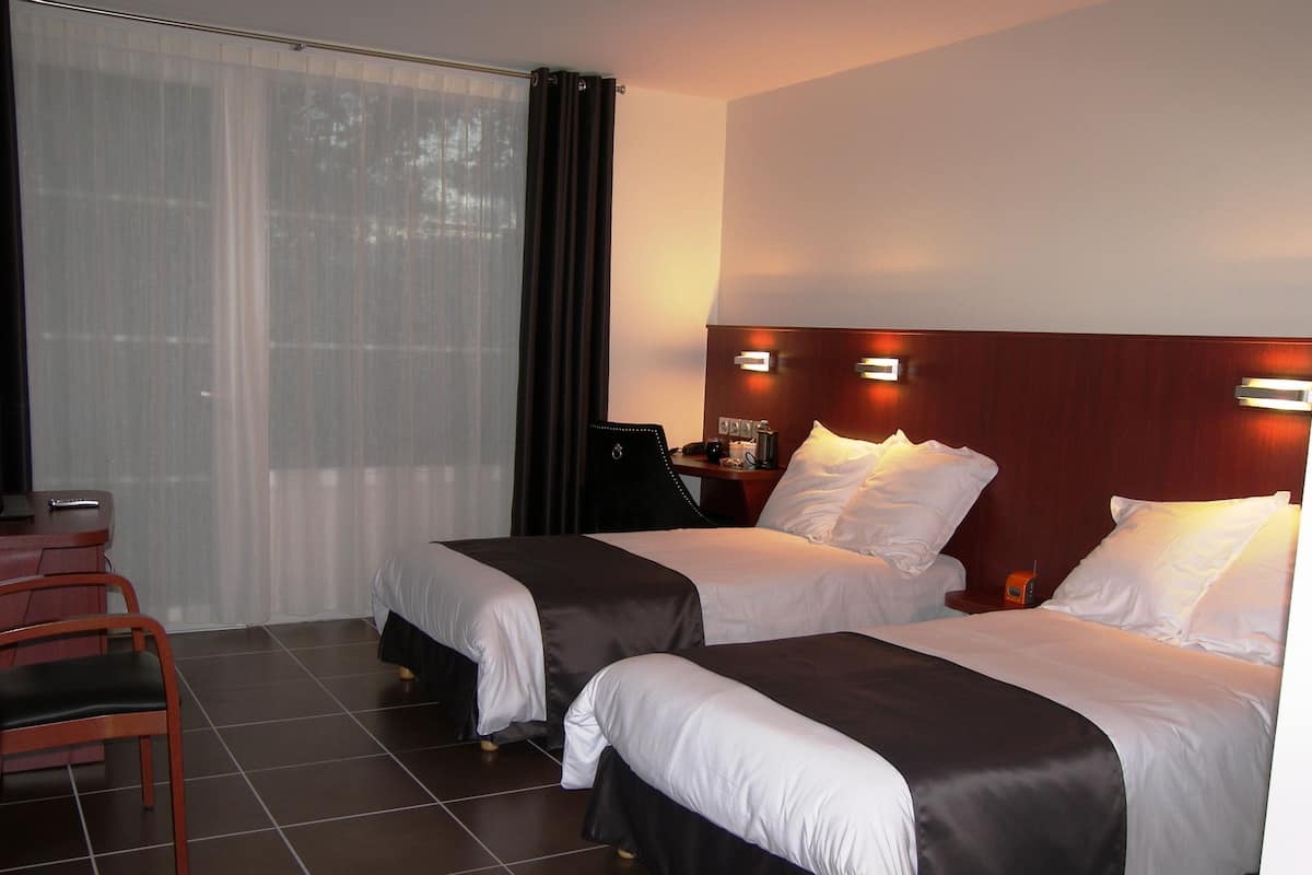 Twin Room | Meja, katil bayi/kot (percuma), Wi-fi percuma, cadar katil