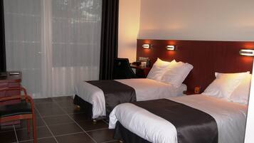 Kamar Twin | Meja kerja, tempat tidur bayi gratis, Wi-Fi gratis, dan seprai linen