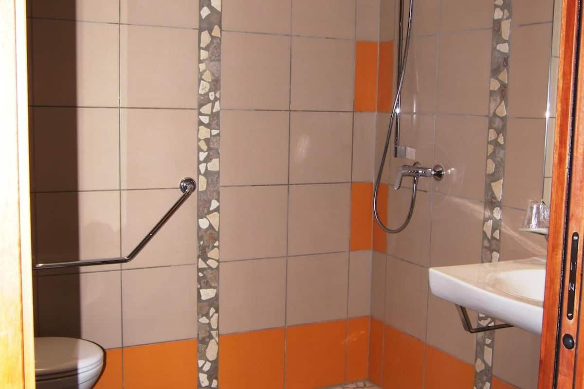 shower, deep-soaking bathtub, free toiletries, hair dryer