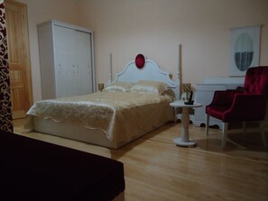 Premium bedding, minibar, in-room safe, desk