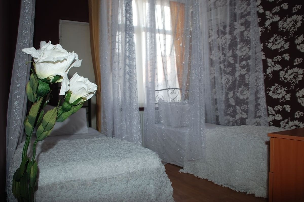 Quarto triplo luxo | Roupas de cama premium, frigobar, cofres nos quartos, escrivaninha