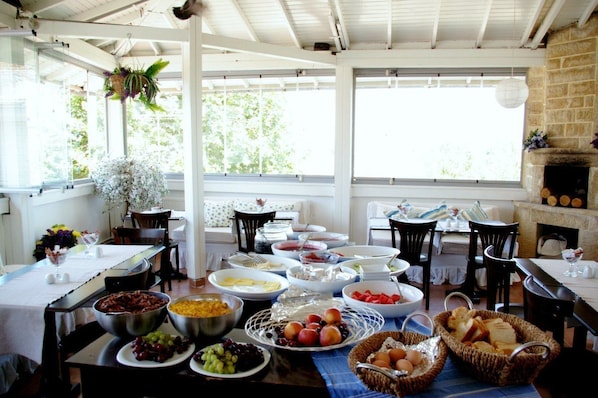 Free daily buffet breakfast - Yildizlar Otel (Adalar)