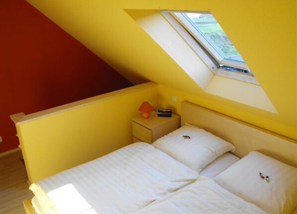 Chambre double | Minibar, rideaux d’obscurcissement, fer et planche à repasser