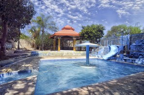 Outdoor pool - Gertes Resort & Hotel (Laoag)