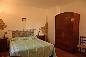 Apartamento, vistas a la piscina | Camas supletorias, wifi gratis, ropa de cama