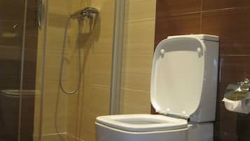 Deluxe Cottage, 3 Bedrooms, Smoking | Bathroom | Free toiletries, slippers, towels