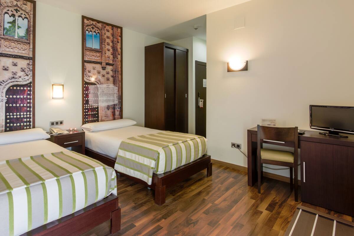 Triple Room | Premium bedding, in-room safe, desk, blackout drapes