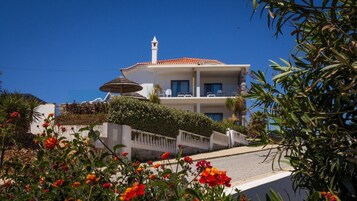 Fachada da propriedade