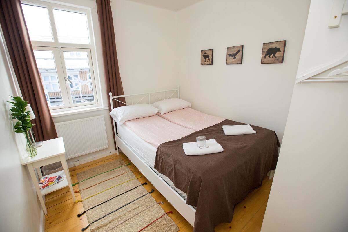Blackout curtains, free WiFi, individually decorated, bed sheets