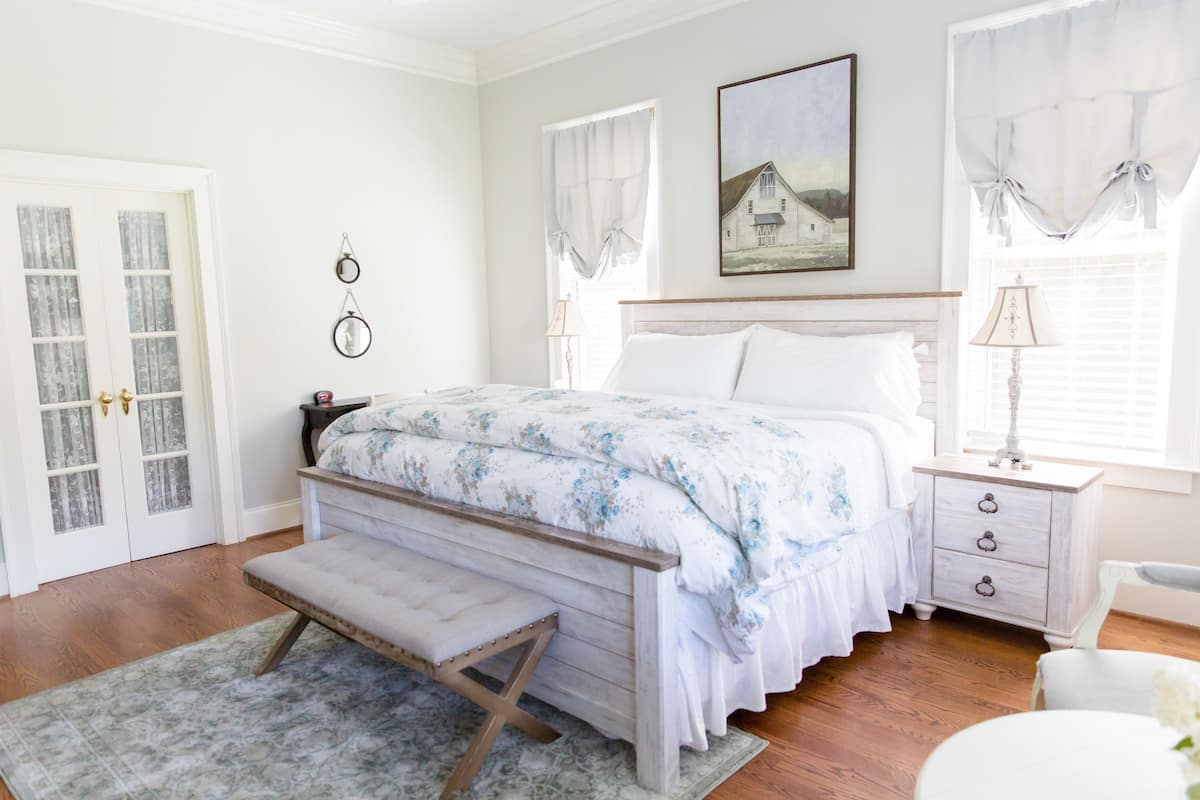 Honeymoon Room, 1 King Bed, Fireplace, Ground Floor | Premium bedding, minibar, desk, iron/ironing board