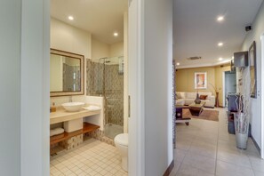 Departamento exclusivo, 3 habitaciones, para no fumadores | Baño | Tina y regadera independientes y tina de hidromasaje 