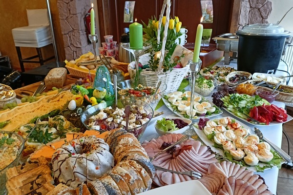 Café da manhã com buffet grátis todos os dias